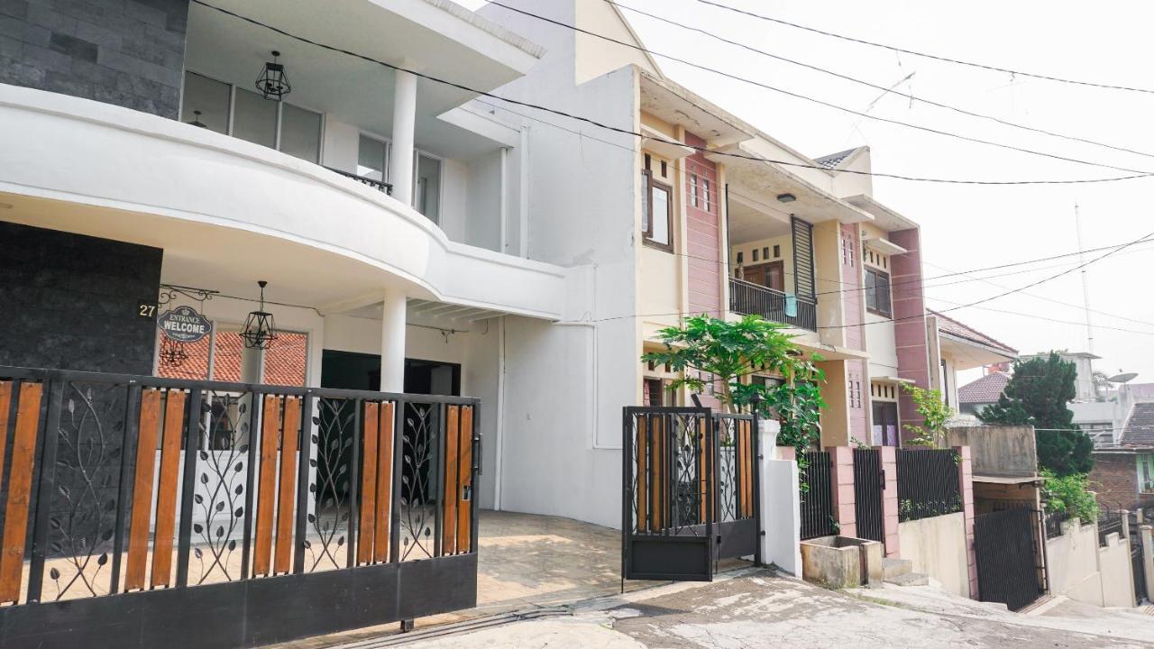 Vaccinated Staff - Spot On 2053 Granada Syariah Home Stay Бандунг Екстериор снимка